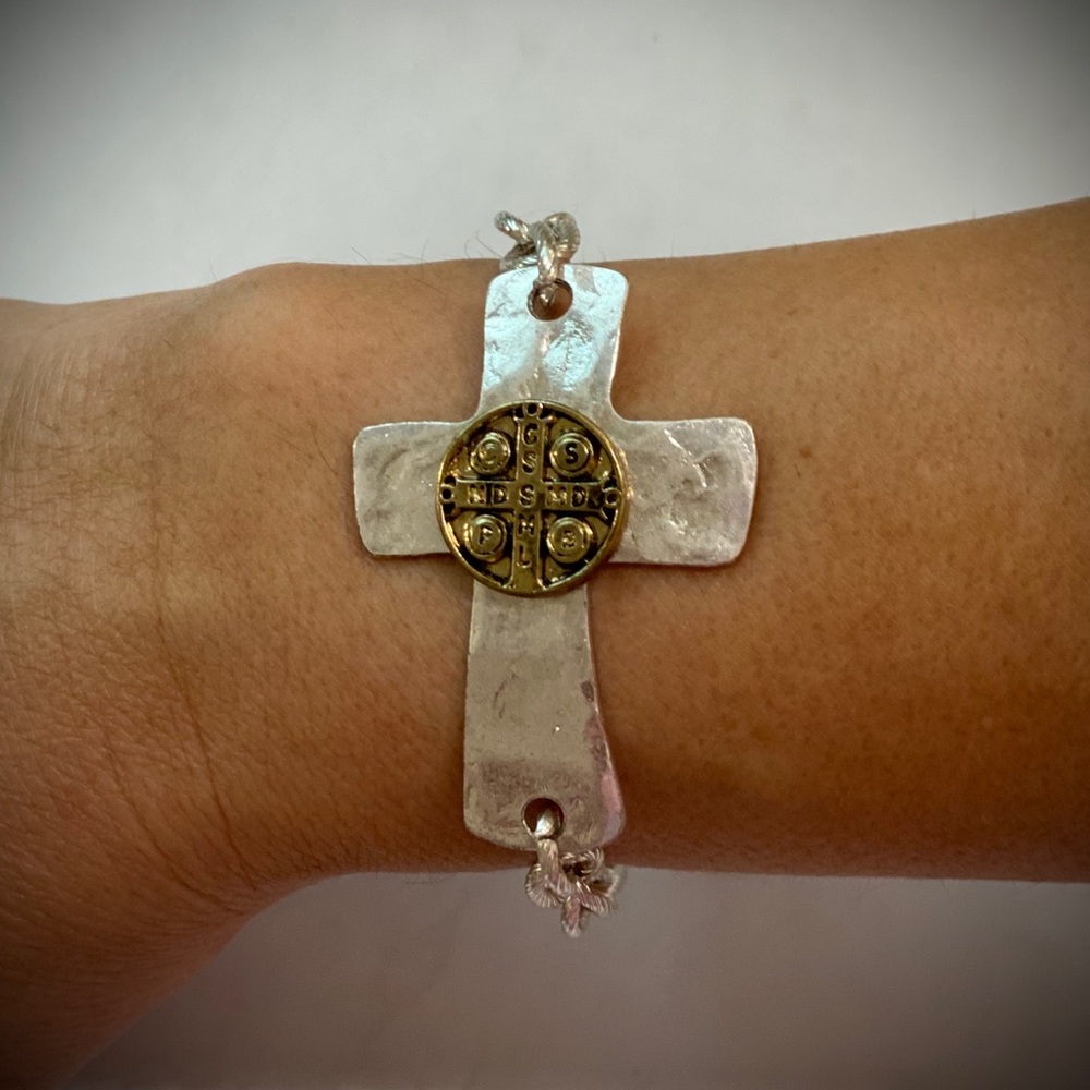 Cross bracelet 8”